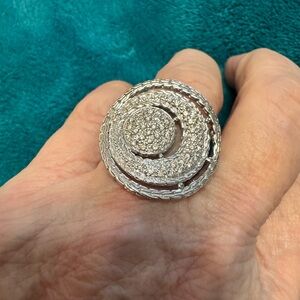 John Hardy pave’ circular ring size 7 new with tags never worn!!!